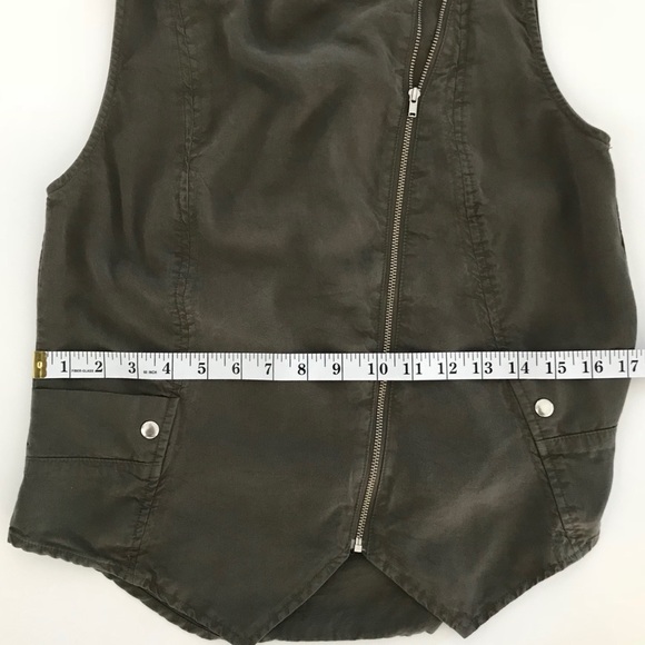 Mossimo Olive Green Women’s Vest - Picture 6 of 7